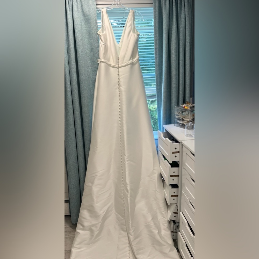 ELEGANT PLUNGING V-NECKLINE A-LINE WEDDING DRESS IN TEXTURED SATIN - Picture 9 of 9
